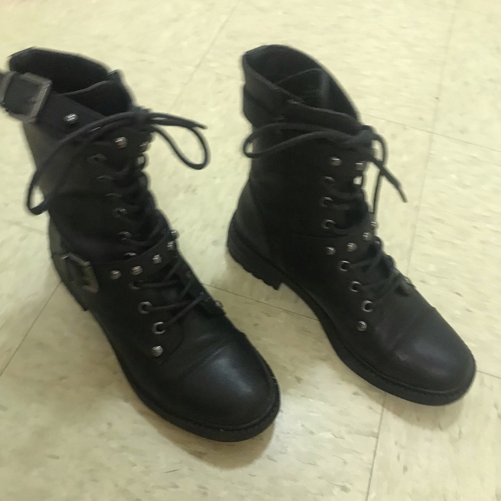 Guess boots